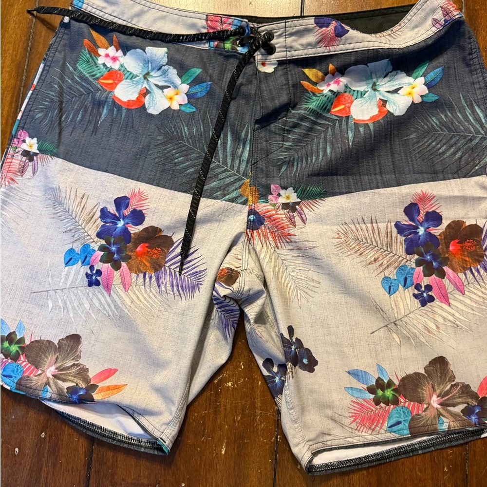 2 O'Neill Men’s board shorts